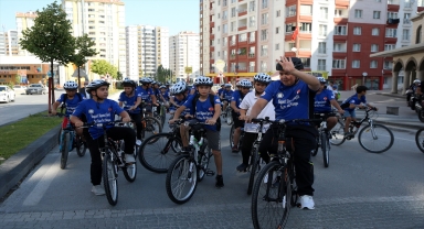Kayseri'de Kur'an kursuna katılan gençler bisiklet turunda buluştu