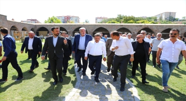 Kayseri Valisi Çiçek, İncesu'da sanayicilerle bir araya geldi 