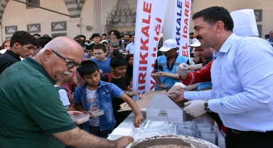 Kırıkkale'de vatandaşlara aşure ikram edildi