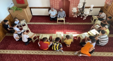 Kırşehir'de Kur'an kursunu başarıyla tamamlayan çocuklar bisiklet turu attı