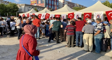 Kırşehir'de vatandaşlara aşure dağıtıldı