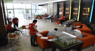 Kocasinan Belediyesi çalışanlarından Kızılay'a kan bağışı