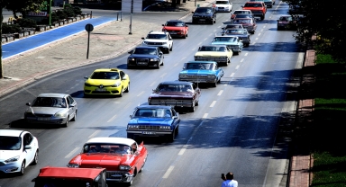 Konya'da klasik otomobil tutkunlarından 