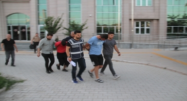 Otomobil hırsızlığıyla yakalanan 2 kişi tutuklandı