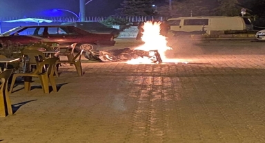 Konya'da seyir halindeki motosiklet yandı