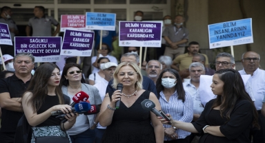 Meslektaşlarından öğretim üyesi Esin Davutoğlu Şenol'a destek açıklaması