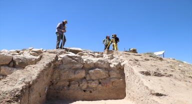 Niğde'de höyükteki kazıda Pers dönemine ait alçı surlar bulundu
