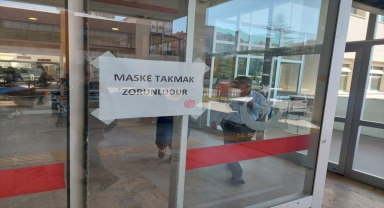 Niğde Ömer Halisdemir Üniversitesi Hastanesine girişlerde maske zorunluluğu getirildi