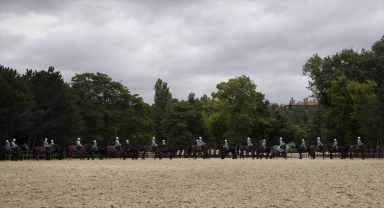 Şampiyon atların yer aldığı Süvari Birliği resmi törenlerin vazgeçilmezi