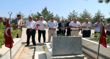 Şehit aileleri dernek başkanları Bedirhan bebek ve annesinin mezarını ziyaret etti