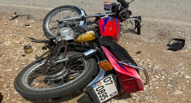 Serik'te otomobil ile motosikletin çarpışması sonucu 1 kişi yaralandı