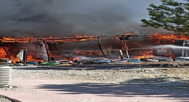 Seydişehir'de yanan midibüs kullanılamaz hale geldi 