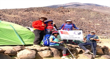 Sivas'tan 2 dağcı Ağrı Dağı zirve tırmanışına katıldı