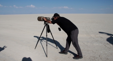 Tuz Gölü'ndeki yavru flamingolar için yapılan çalışmalar devam ediyor