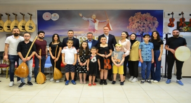 Vali Buhara, gençlik merkezi kursiyerleriyle bir araya geldi