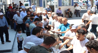 Yunak Belediyesi'nden aşure ikramı