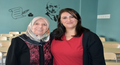 69 yaşında okuma yazma öğrendi, 72'sinde şiir kitabı çıkardı