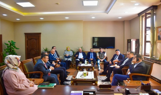 AK Parti Ankara Milletvekili İşler, Nallıhan'da esnafı ziyaret etti