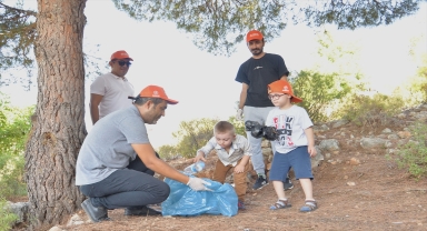 Alanya'da Dünya Temizlik Günü dolayısıyla çevre temizliği