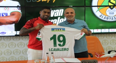 Alanyaspor, Fulham'dan İvan Cavaleiro'yu bir yıllığına kiraladı