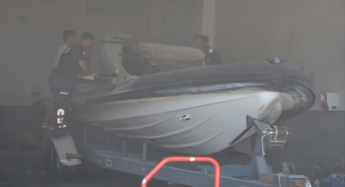 Antalya'da depoda çıkan yangında bir kişi yaralandı