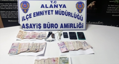 Antalya'da hırsızlık yaptıkları iddiasıyla yakalanan 4 zanlı tutuklandı 