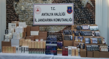 Antalya'da kaçak parfüm ve sigara operasyonunda 2 şüpheli yakalandı