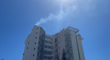 Antalya'da otelin bacasında çıkan yangın hasara neden oldu