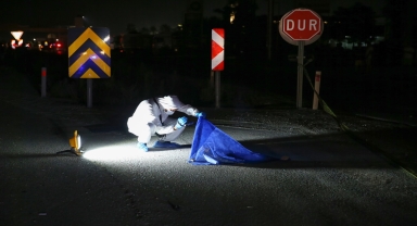 Antalya'da otomobilin çarptığı yaya hayatını kaybetti, araçtaki 3 kişi yaralandı