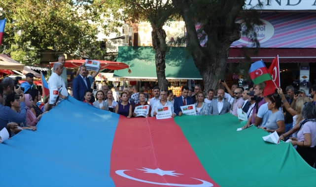 Antalya'da yaşayan Azerbaycanlılar Ermenistan'a tepki gösterdi