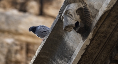 Antalya'nın simgelerinden Hadrianus Kapısı'nın desenleri daha görünür olacak