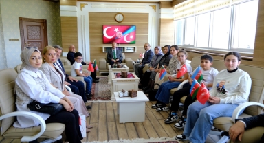 Azerbaycanlı şehidin ailesi Rektör Yıldız'ı ziyaret etti