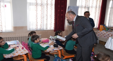 Bahşılı Belediyesi öğrencilere kırtasiye yardımı yaptı