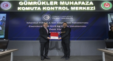 Bakan Muş, uyuşturucu yakalamalarında başarı gösteren muhafaza memurlarına ödül verdi: