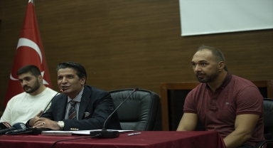 Başpehlivan Ali Gürbüz, Kırkgöz Döşemealtı Belediyesi Gençlik ve Spor'la sözleşme imzaladı