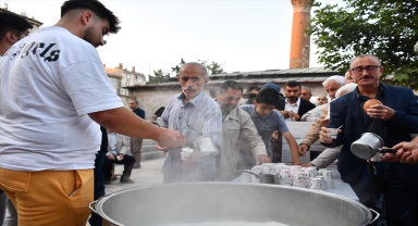 Diyanet İşleri Başkanı Erbaş, Sivas'ta tarihi Ulu Cami'de sabah namazını kıldı: