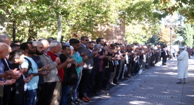 Eski Dünya Müslüman Alimler Birliği Başkanı Yusuf el-Karadavi için gıyabi cenaze namazı kılındı