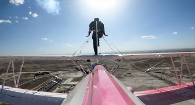 Eskişehir'deki adrenalin dolu hava gösterilerini yaklaşık 60 bin kişi takip etti