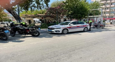 Finike'de trafik denetimlerinde 404 sürücüye ceza uygulandı