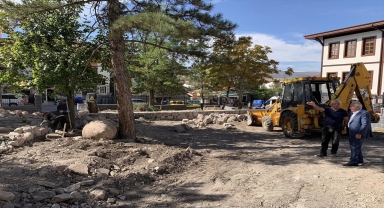 Güdül Belediye Başkanı Muzaffer Yalçın, Güdül Bey Konağı'nı inceledi