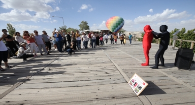 Japon sokak dansçıları Kapadokya'da gösteri sundu