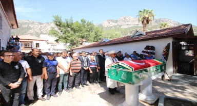 Kaş'ta vefat eden zabıta memuru toprağa verildi