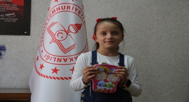 Kayseri'de 9 yaşındaki Yaren kumbarasındaki paraları özel eğitim sınıfına bağışladı