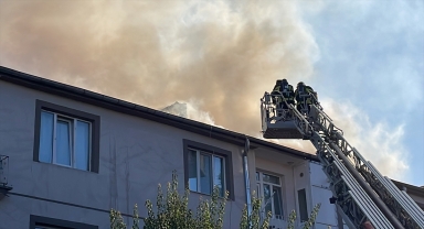 Kayseri'de apartmanın çatısında çıkan yangın söndürüldü