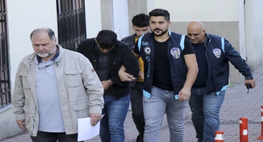 Kayseri'de araçta darbettikleri kişinin telefonunu gasbettikleri iddiasıyla 3 zanlı yakalandı