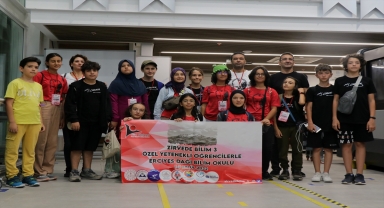 Kayseri'de buluşan özel yetenekli öğrenciler, hem sosyalleşiyor hem de öğreniyor