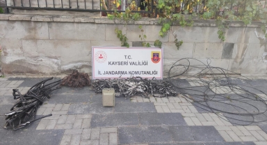 Kayseri'de kablo çalan 2 şüpheli suçüstü yakalandı