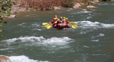 Kayseri Valisi Gökmen Çiçek, Zamantı Irmağı'nda rafting yaptı