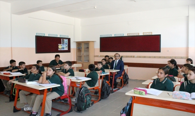 Kazımkarabekir İlçe Milli Eğitim Müdürü Eryiğit öğrencilerle buluştu