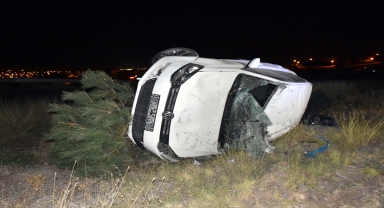 Kırıkkale'de devrilen otomobildeki 2 kişi yaralandı